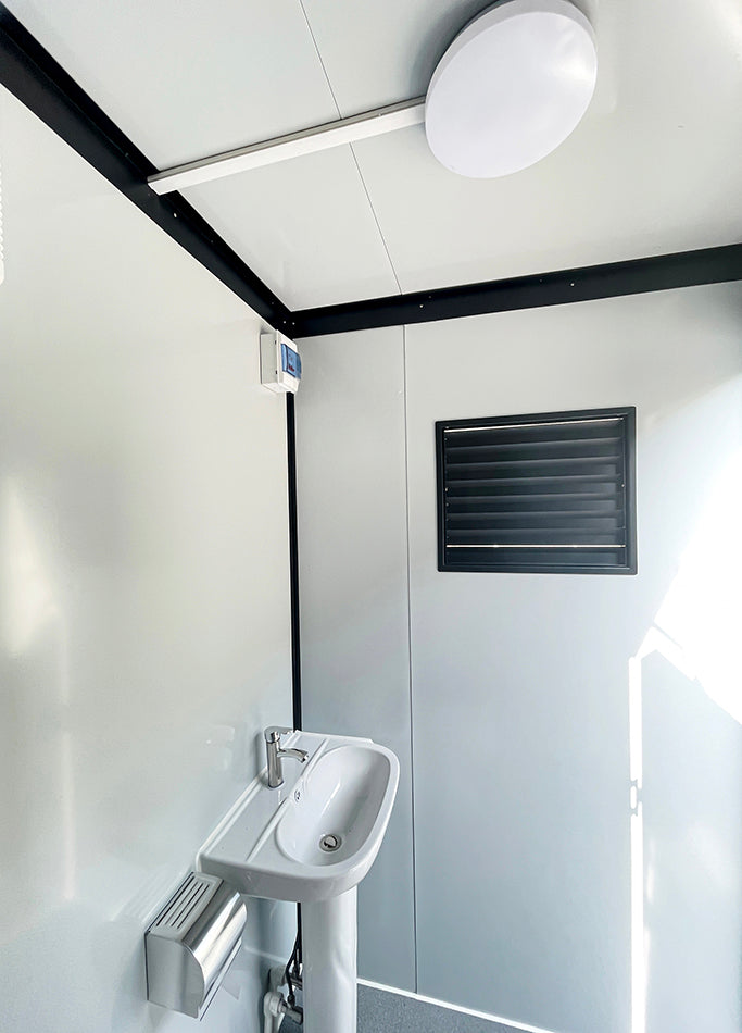 【Pre-order】Heavy-Duty Portable Restroom with Shower – Waterproof, Soundproof & Long-Lasting Outdoor Sanitary Cabin (7.4ft × 5ft × 8ft)